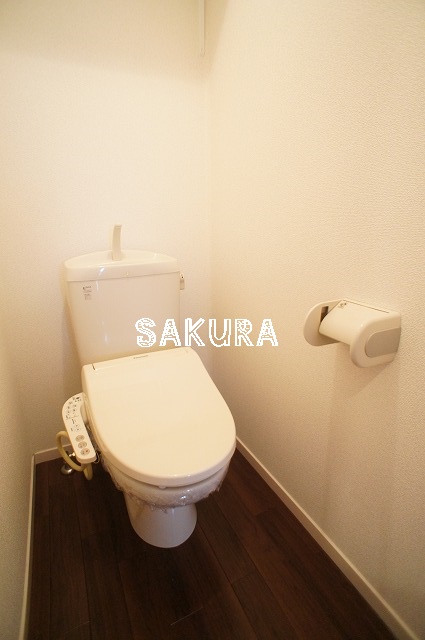 トイレ　落ち着いた色調のトイレです♪