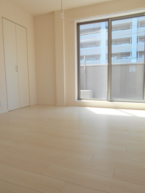 その他部屋・スペース　2面採光の洋室