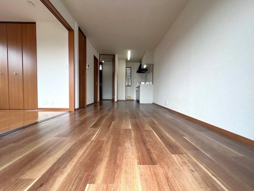 居室・リビング　※105号室の画像です