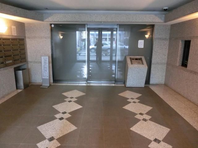 エントランス　清掃の行き届いたエントランスホール内