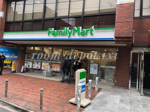 コンビニ　ファミリーマート 表参道南店（コンビニ）まで905m