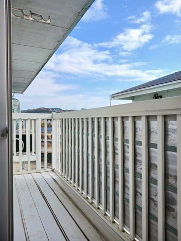 バルコニー　暖かな日差しのふりそそぐバルコニー