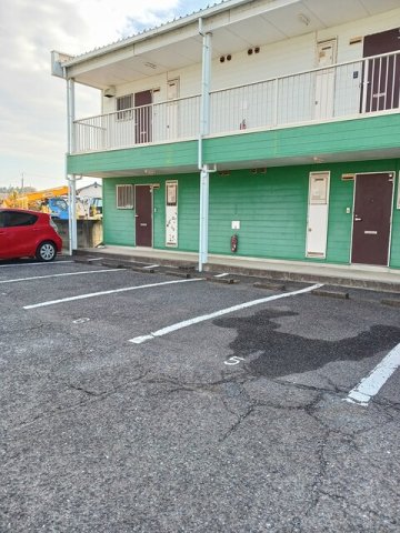 駐車場　駐車場があるので、車を買う予定の方も安心です