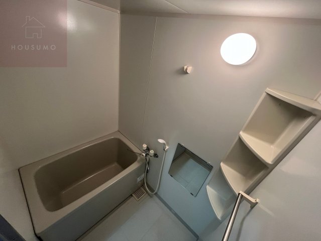 バス・シャワールーム　コンパクトで使いやすいお風呂です