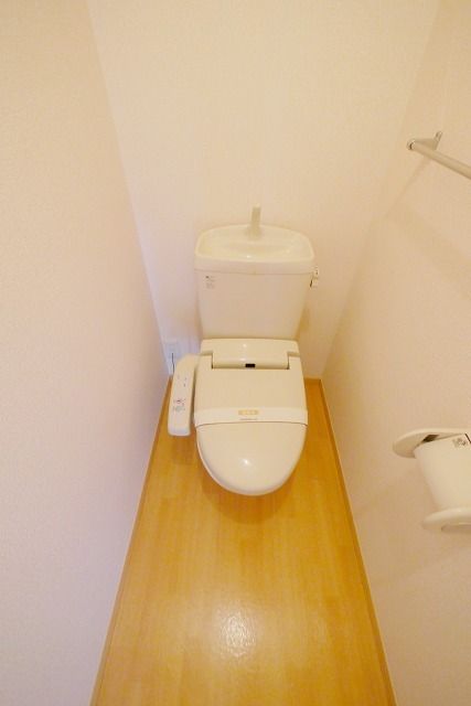 トイレ　温水洗浄便座