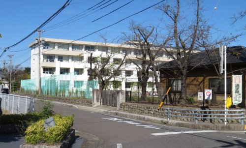 小学校　各務原市立川島小学校（小学校）まで678m