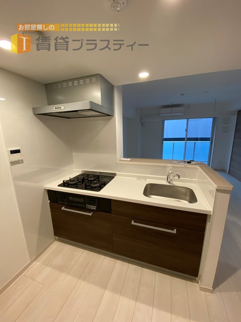 キッチン　３口システムキッチンでお料理もしやすいですね。