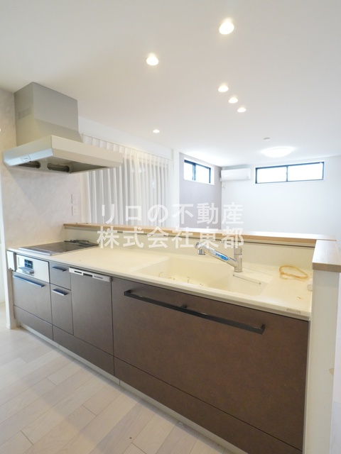 キッチン　お料理好きにはオススメのグリル付３口システムキッチン設置済♪