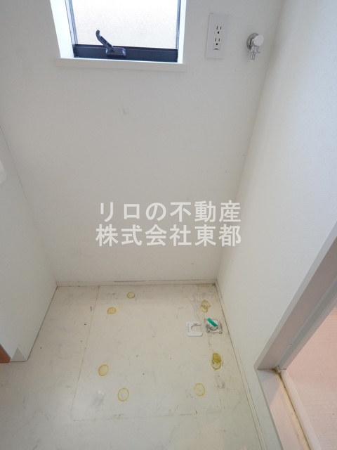 その他　洗濯機置き場は室内にあるので雨に濡れる心配はありません。