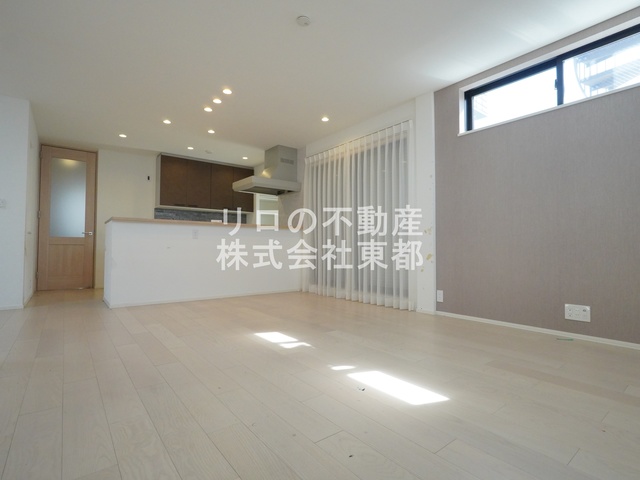 居室・リビング　広いリビングでゆったりくつろげる憩いの空間♪