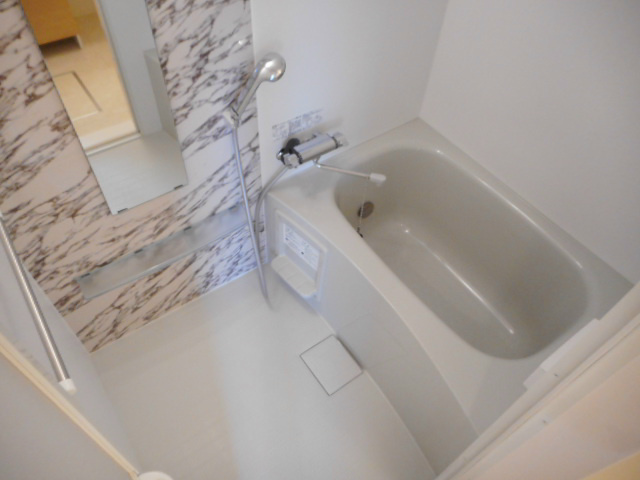 バス・シャワールーム　バス※写真は別号室の参考写真です。