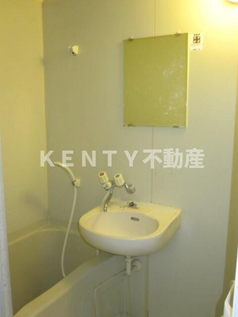 洗面設備　脱衣スペースもあります