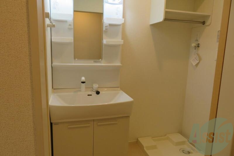 洗面設備　毎朝の身だしなみはこちらの洗面化粧台でどうぞ