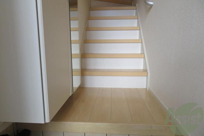 玄関　玄関を開けるとすぐに室内階段が、どんなつくりかわくわくします