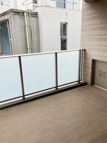 バルコニー　バルコニーからの眺めを楽しみながら食事をしませんか