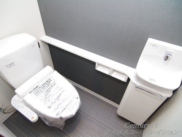 トイレ　温水洗浄便座機能付き♪