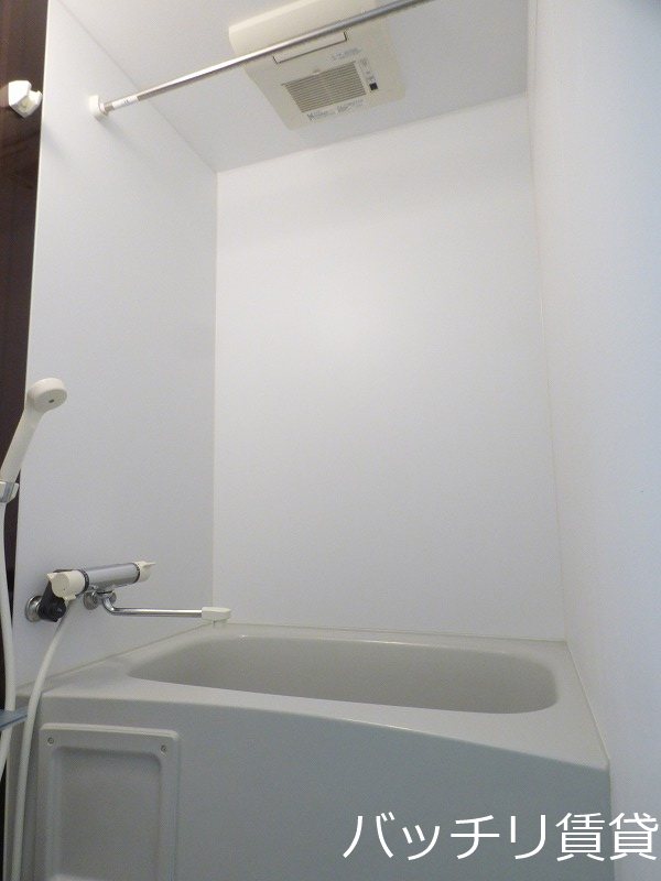 バス・シャワールーム　同型タイプの為、現状を優先いたします。