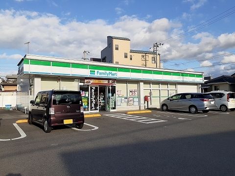 コンビニ　ファミリーマート小松島横須店様（コンビニ）まで650m