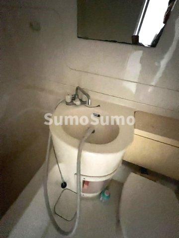 洗面設備　ゆったりとスペースのある洗面所