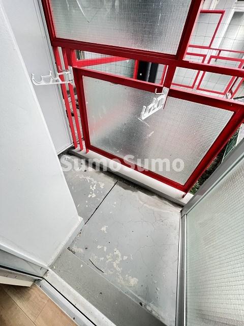 バルコニー　暖かな日差しのふりそそぐバルコニー