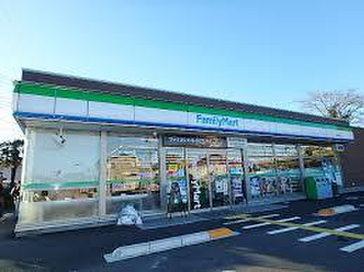 コンビニ　ファミリーマート（コンビニ）まで230m