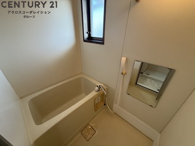 バス・シャワールーム　窓があり、換気できて安心です！