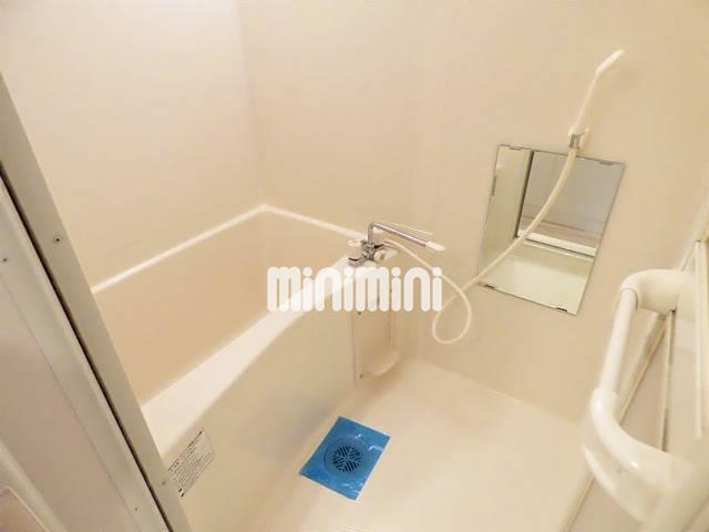 バス・シャワールーム　清潔感のあるお風呂です