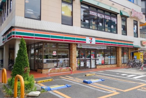 コンビニ　セブンイレブン 大田区大森中1丁目店（コンビニ）まで118m