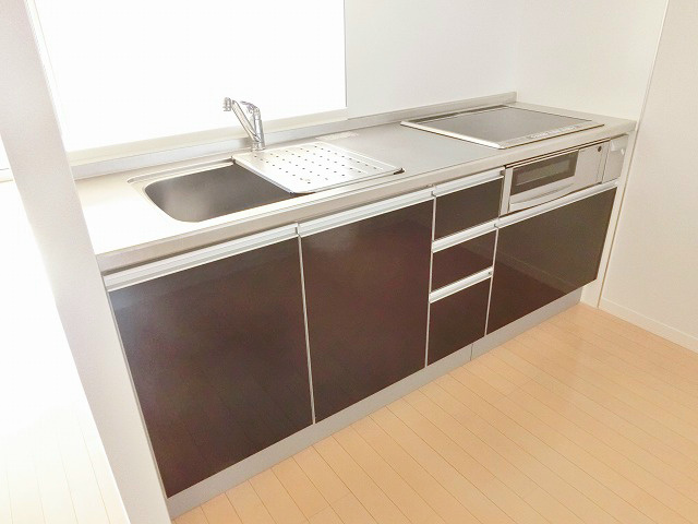 キッチン　システムキッチン、IH3口