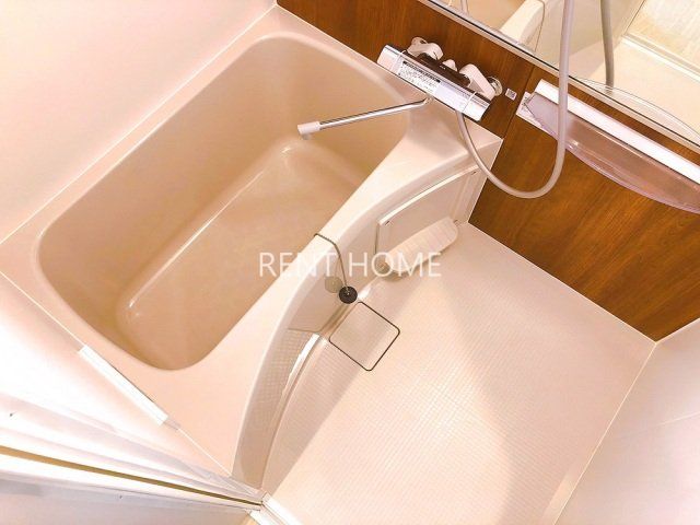 バス・シャワールーム　バスルームです