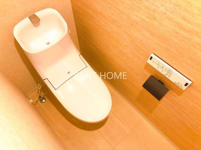 トイレ　温水洗浄便座付きのトイレです