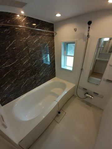 バス・シャワールーム　コンパクトで使いやすいお風呂です