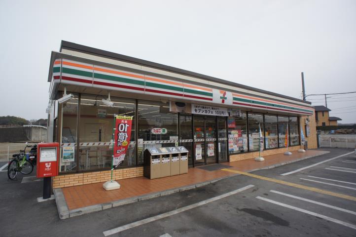 小学校　上牧町立上牧第三小学校（小学校）まで376m