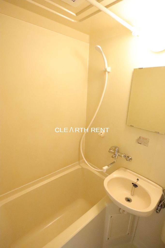 バス・シャワールーム　清潔感のあるバスルーム