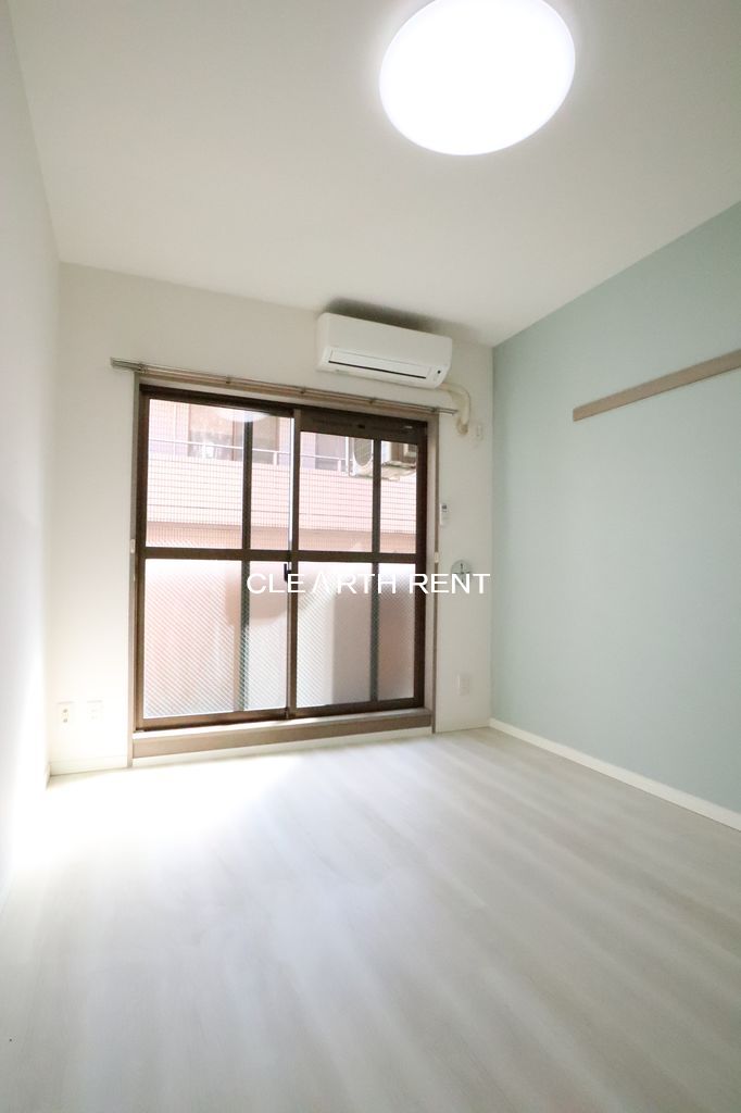 居室・リビング　アクセントクロスのお洒落なお部屋