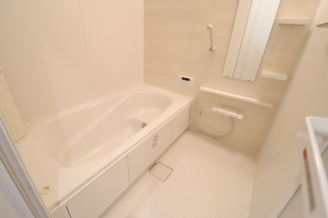 バス・シャワールーム　浴室換気乾燥機・追い焚き給湯・一坪風呂