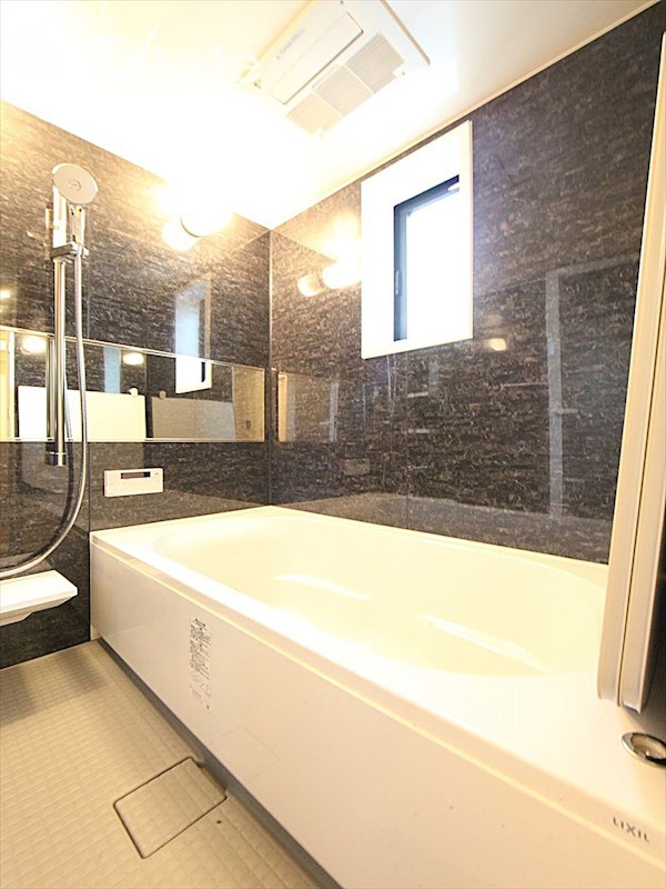 バス・シャワールーム　バスルーム