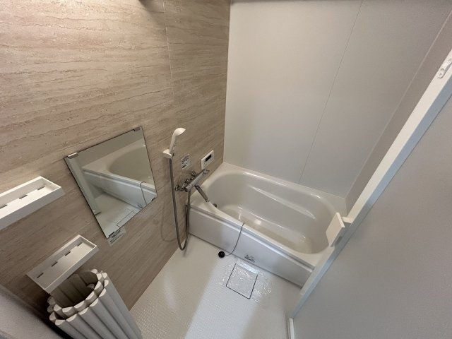 バス・シャワールーム　コンパクトで使いやすいお風呂です