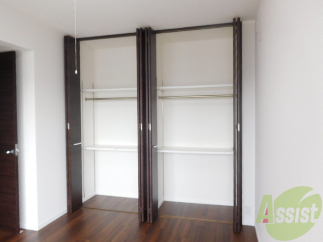 収納　収納も壁一面に有ります