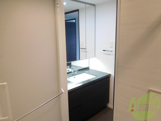 洗面設備　洗面台も独立しておりかっこいいです