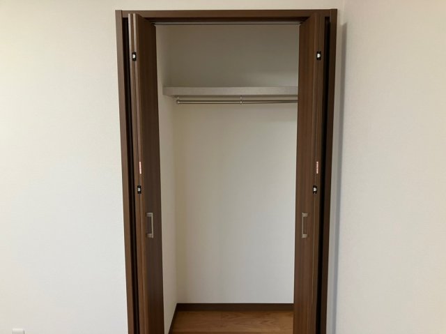 収納　丈の長いお召し物もかけられるクローゼット