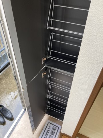 玄関　玄関にはシューズボックス付