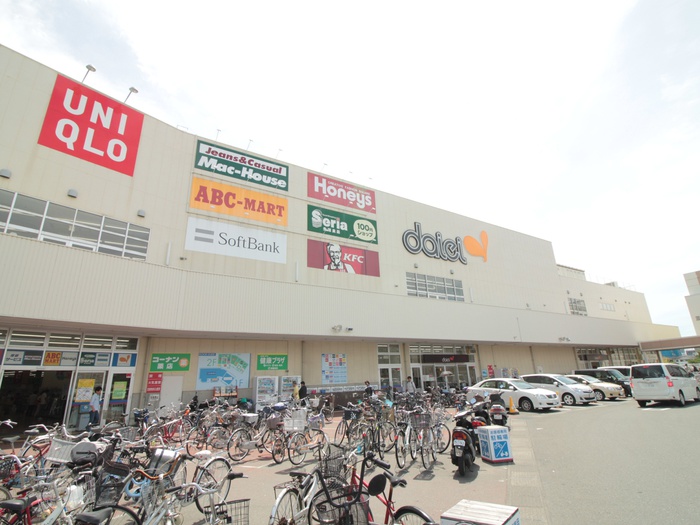 ショッピングセンター　グルメシティー（ショッピングセンター）まで145m