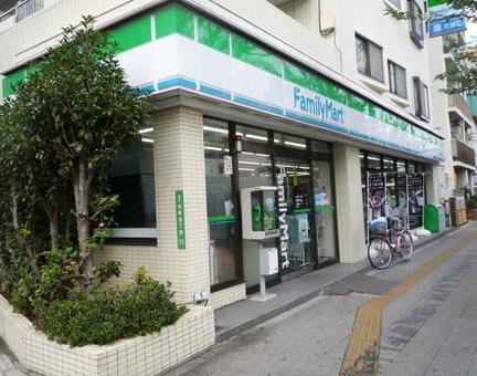コンビニ　ファミリーマート練馬北町店（コンビニ）まで617m