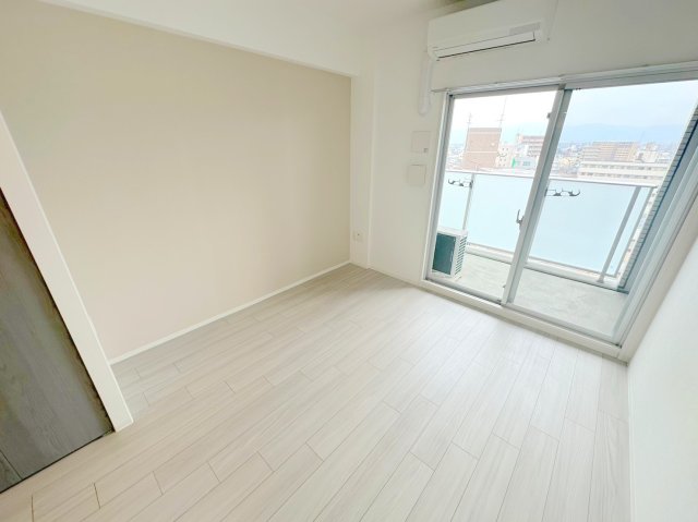 居室・リビング　明るく広々としたリビングです。