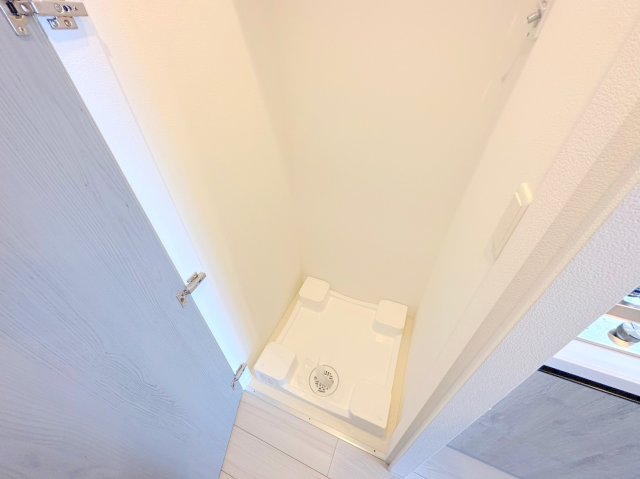その他設備　嬉しい室内洗濯機置場。これで洗濯機も長持ちしますね。