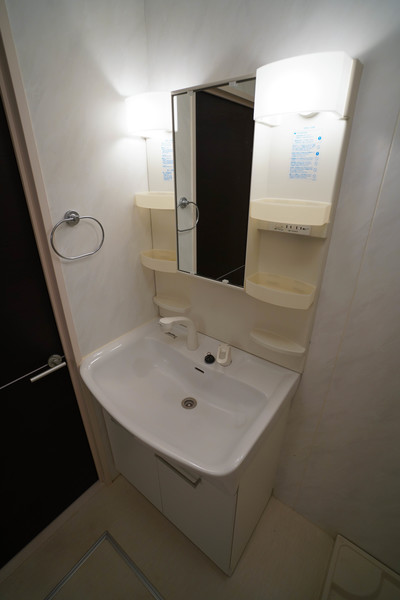 洗面設備　同じ建物の別のお部屋