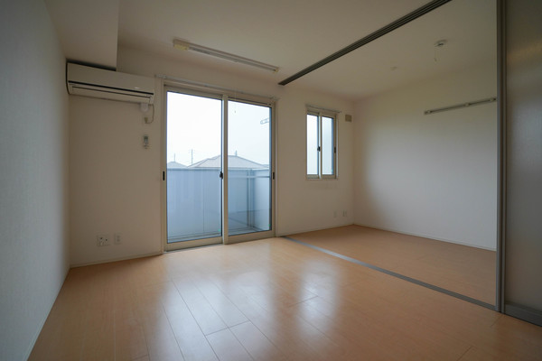 居室・リビング　同じ建物の別のお部屋