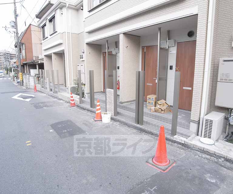 エントランス　入口前の雰囲気です。