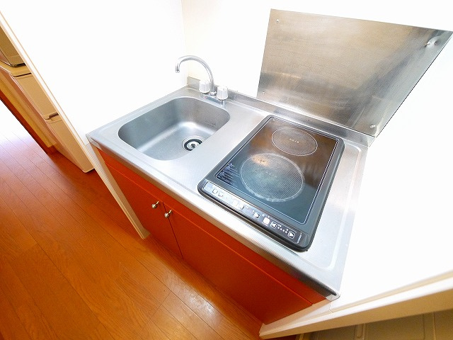 キッチン　コンパクトなキッチンで掃除もラクラク